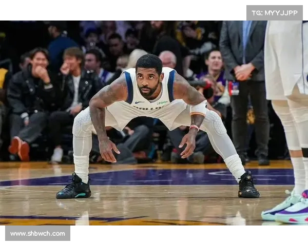 欧文带女儿Azurie提早三小时到达球馆 提升训练强度为比赛做准备(欧文与女儿)