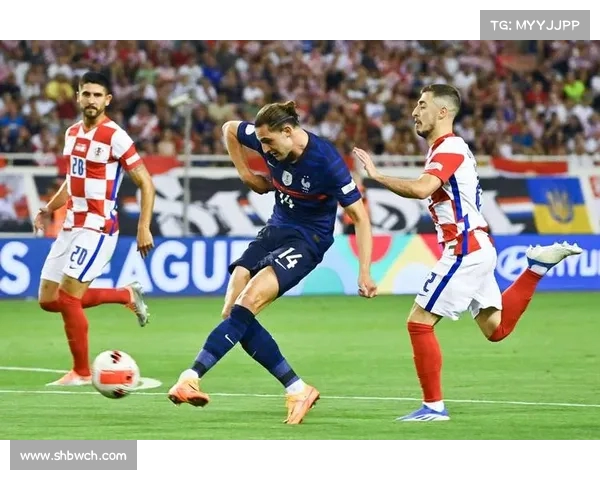 法国队到达杜塞尔多夫，球迷狂热欢迎，欧洲杯首战备战奥地利(2021欧洲杯法国对德国比赛场地)