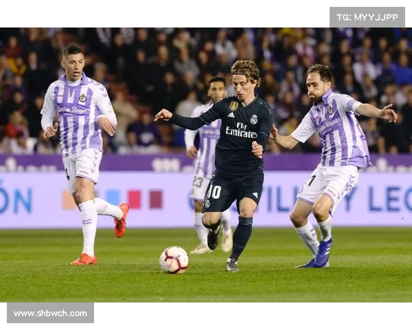 皇马前锋拉塔萨成热议话题，巴拉多利德与赫塔费有意引进(马拉多纳踢巴蒂斯塔)