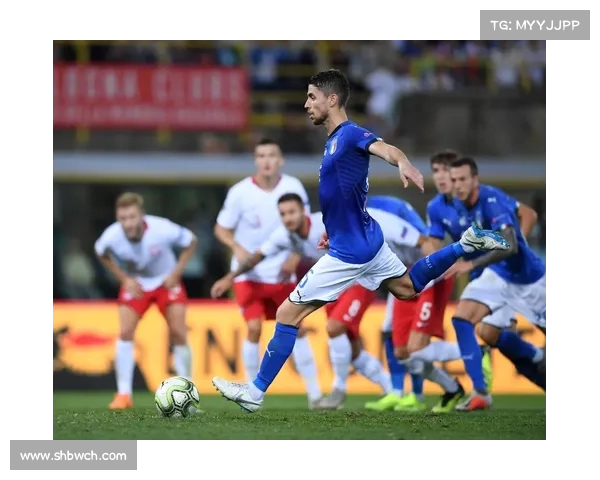 意大利足球甲级联赛维罗诺拉佐维奇边路传中